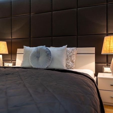Luxurious & Spacious Downtown Residence In Liszt Ferenc Square Budapest Eksteriør billede