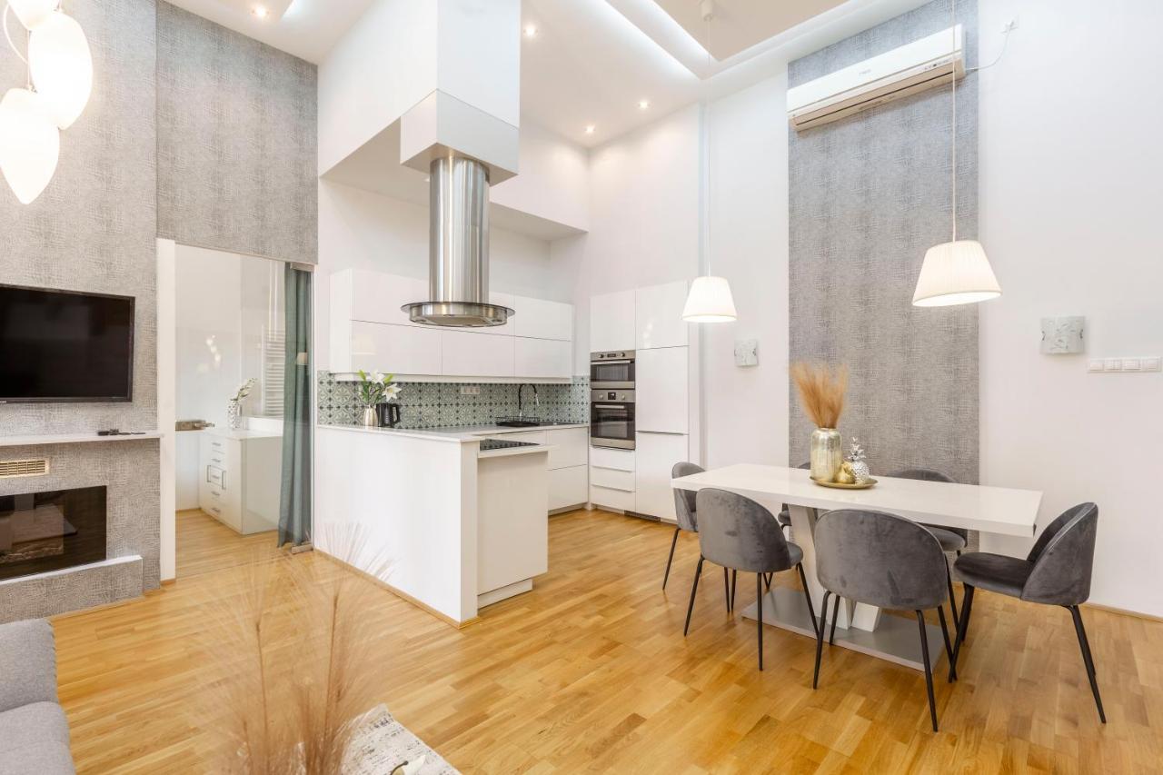 Luxurious & Spacious Downtown Residence In Liszt Ferenc Square Budapest Eksteriør billede