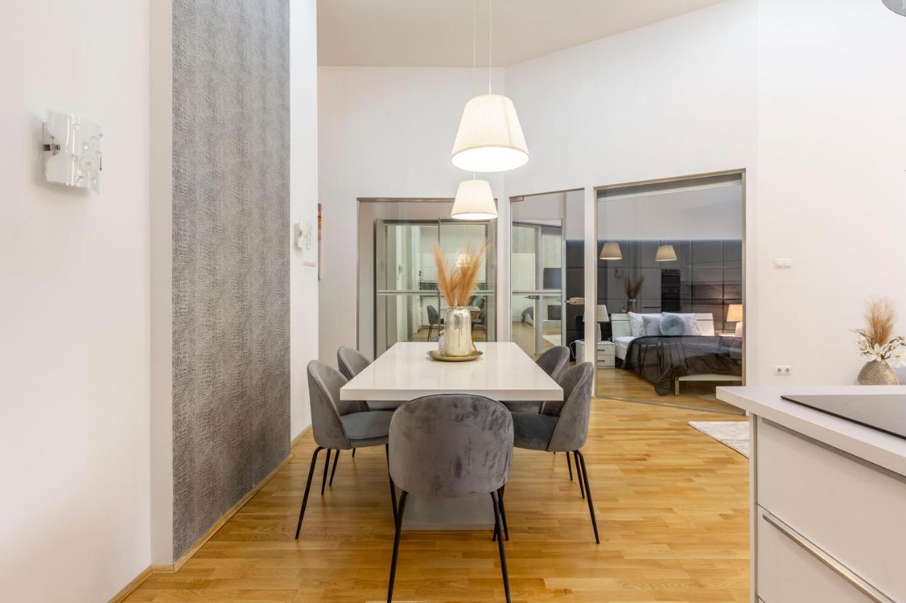 Luxurious & Spacious Downtown Residence In Liszt Ferenc Square Budapest Eksteriør billede
