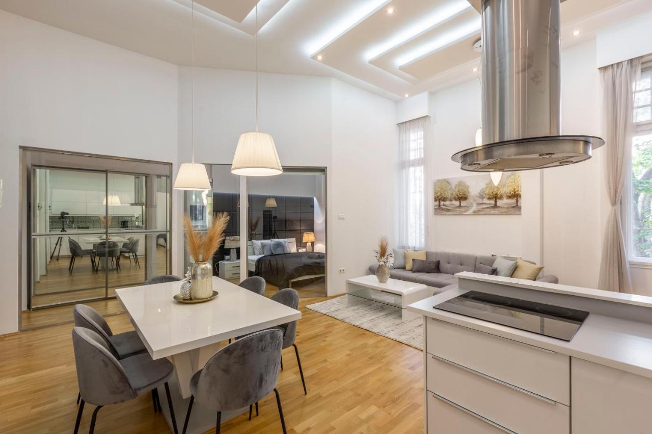 Luxurious & Spacious Downtown Residence In Liszt Ferenc Square Budapest Eksteriør billede