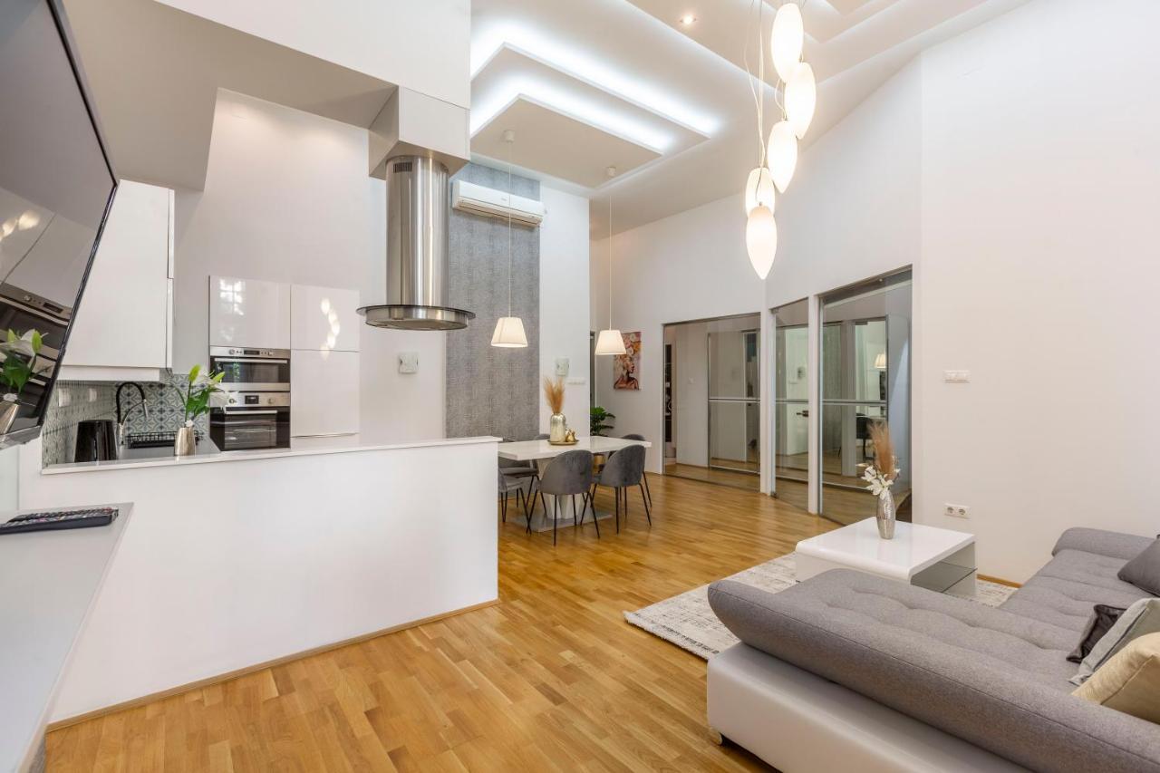Luxurious & Spacious Downtown Residence In Liszt Ferenc Square Budapest Eksteriør billede