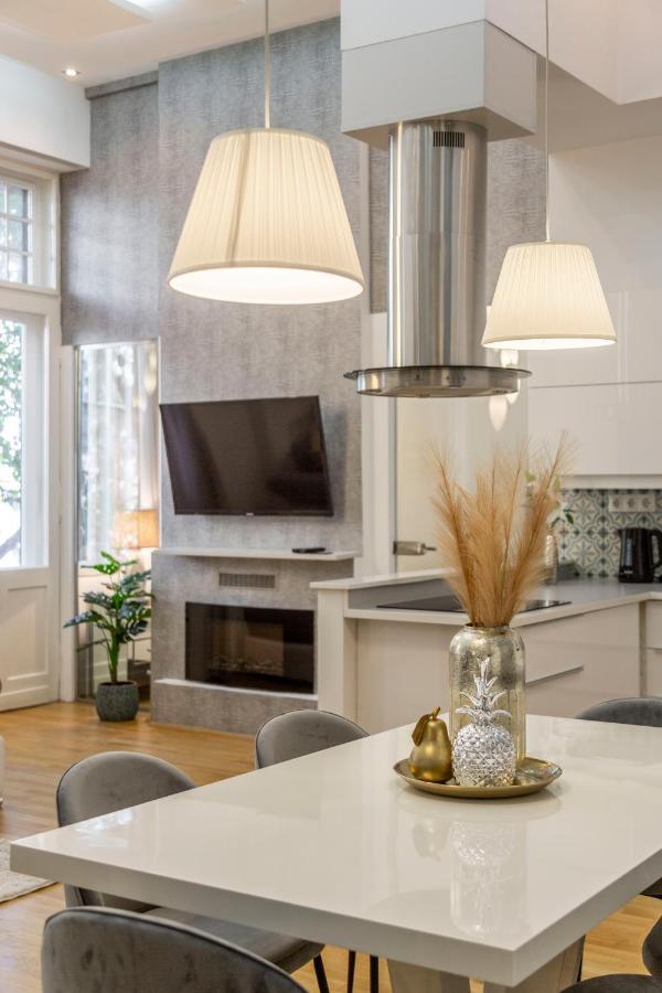 Luxurious & Spacious Downtown Residence In Liszt Ferenc Square Budapest Eksteriør billede