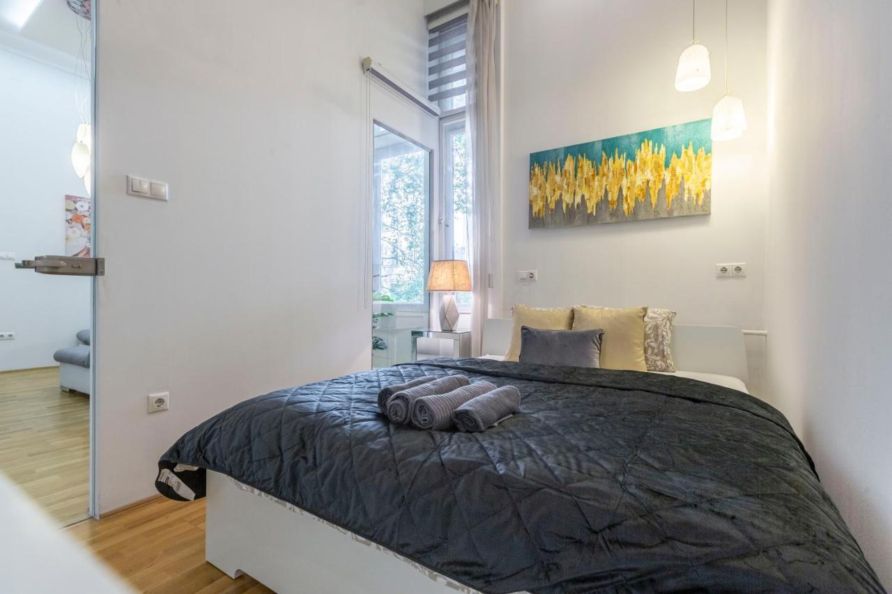 Luxurious & Spacious Downtown Residence In Liszt Ferenc Square Budapest Eksteriør billede
