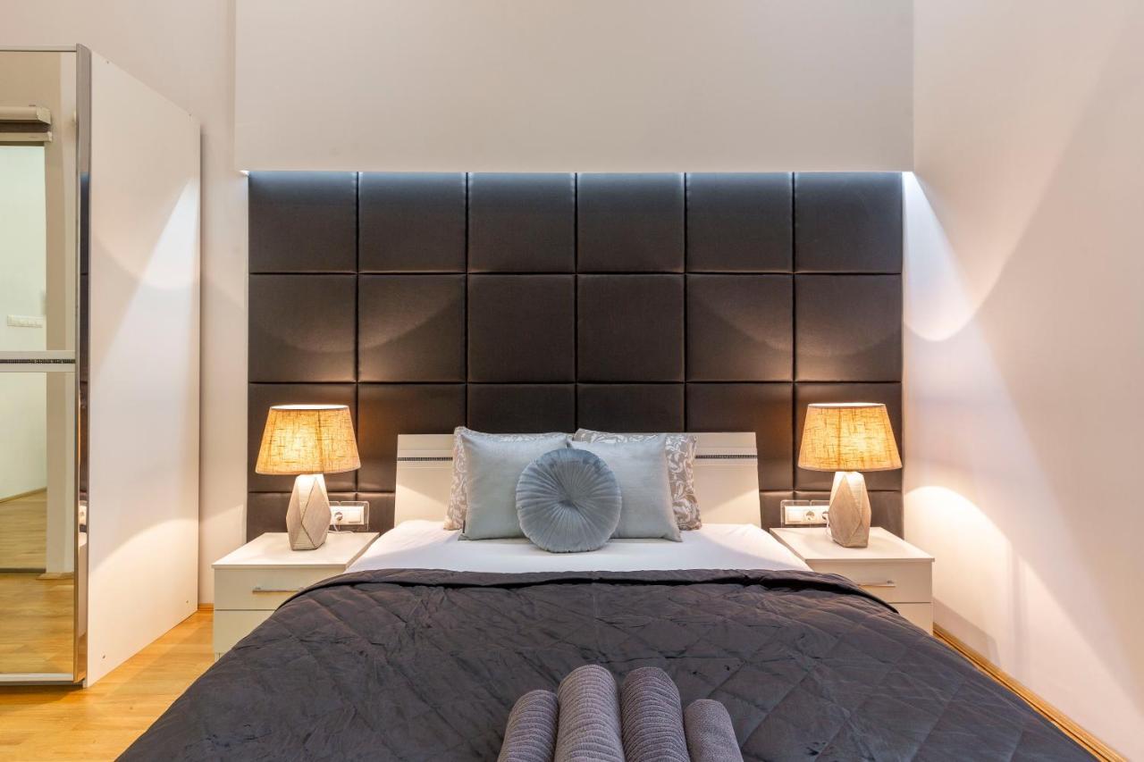 Luxurious & Spacious Downtown Residence In Liszt Ferenc Square Budapest Eksteriør billede