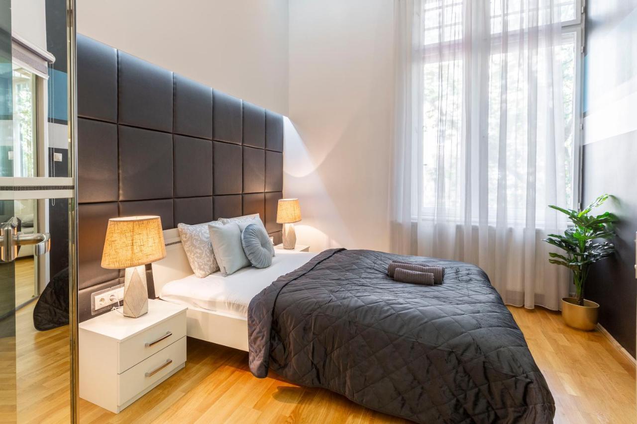 Luxurious & Spacious Downtown Residence In Liszt Ferenc Square Budapest Eksteriør billede