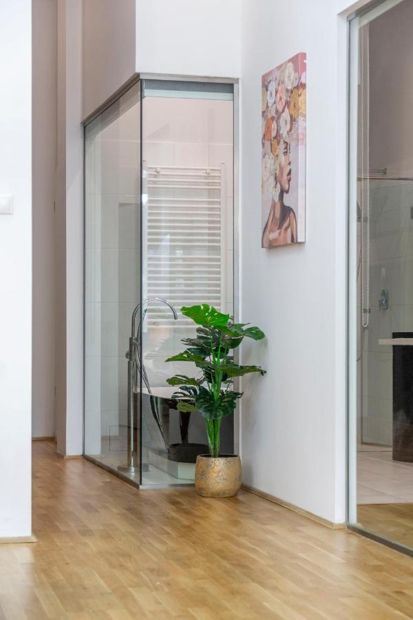 Luxurious & Spacious Downtown Residence In Liszt Ferenc Square Budapest Eksteriør billede